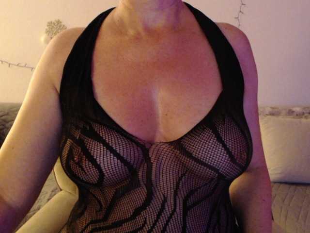 goodSnowQueen live cam on BongaCams