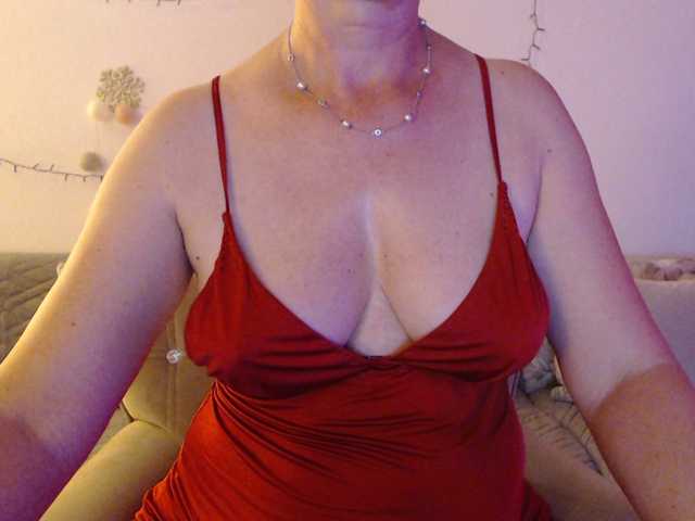 goodSnowQueen live cam on BongaCams