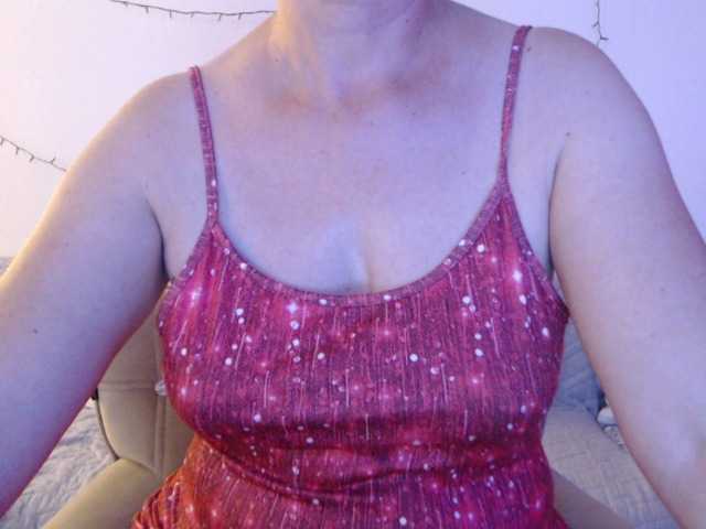 goodSnowQueen live cam on BongaCams