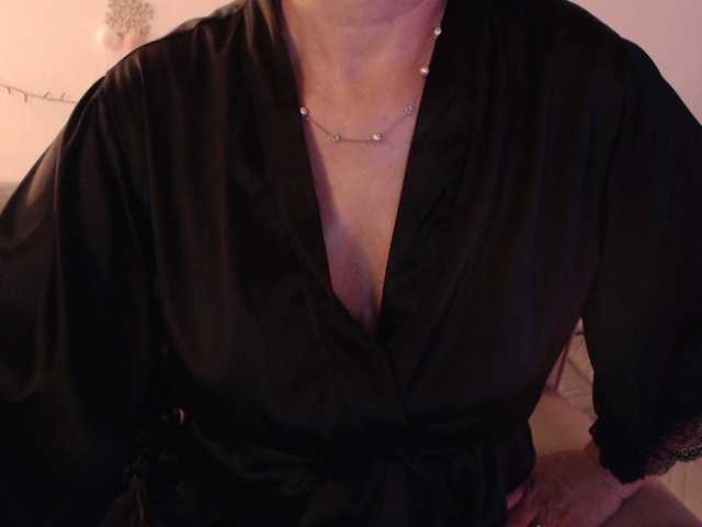 goodSnowQueen live cam on BongaCams