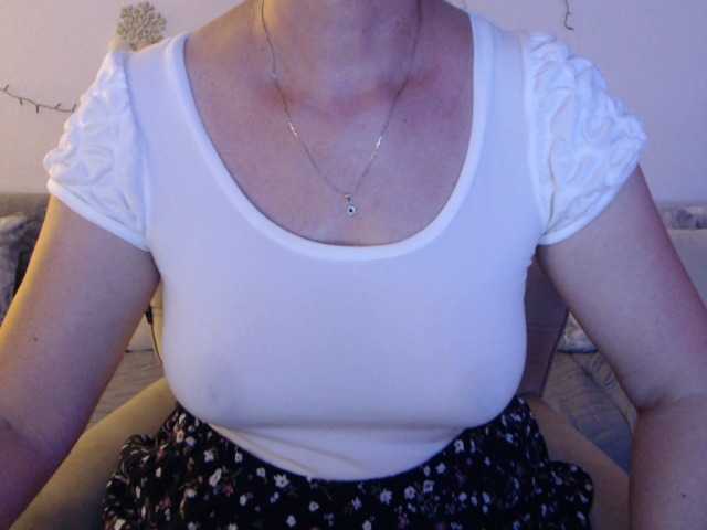 goodSnowQueen live cam on BongaCams