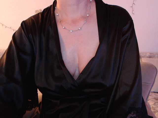 goodSnowQueen live cam on BongaCams