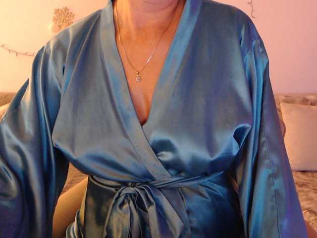 goodSnowQueen live cam on BongaCams