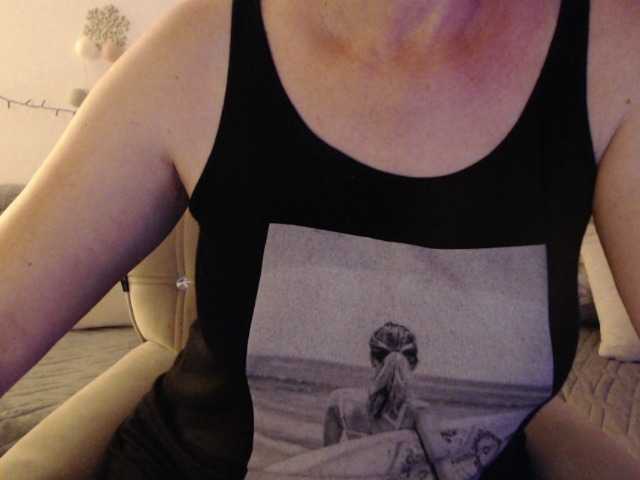 goodSnowQueen live cam on BongaCams