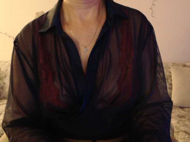 goodSnowQueen live cam on BongaCams