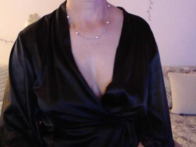 goodSnowQueen live cam on BongaCams