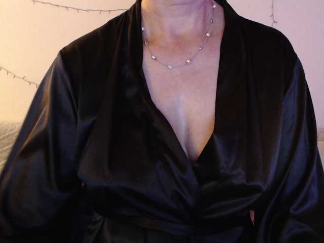 goodSnowQueen live cam on BongaCams