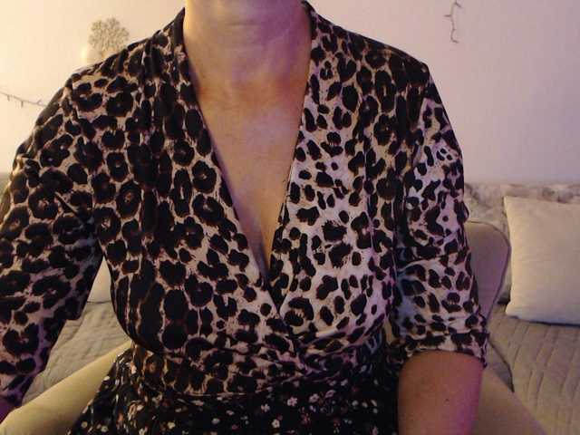 goodSnowQueen live cam on BongaCams