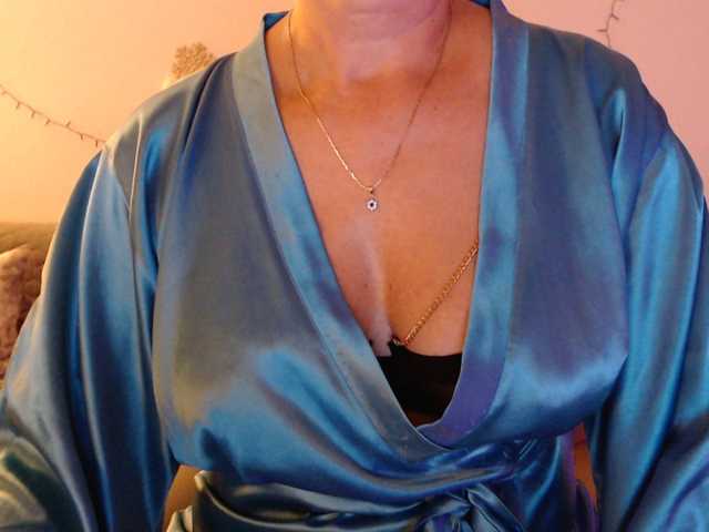 goodSnowQueen live cam on BongaCams
