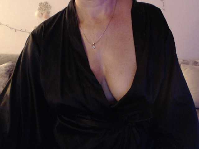 goodSnowQueen live cam