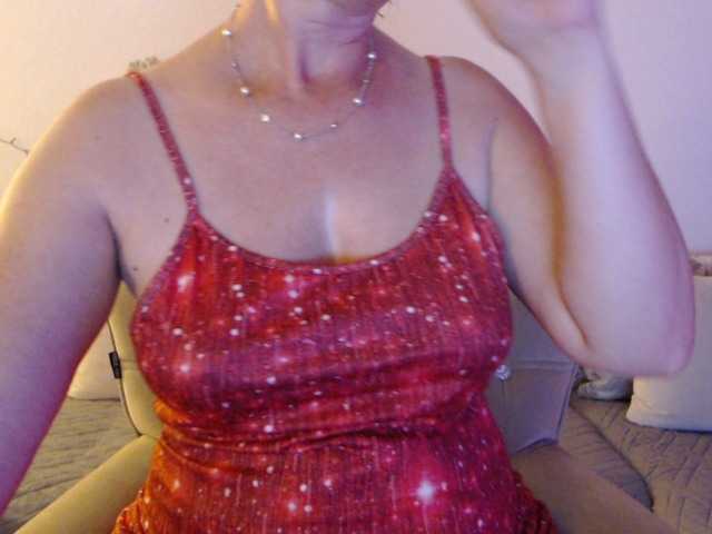 goodSnowQueen live cam on BongaCams