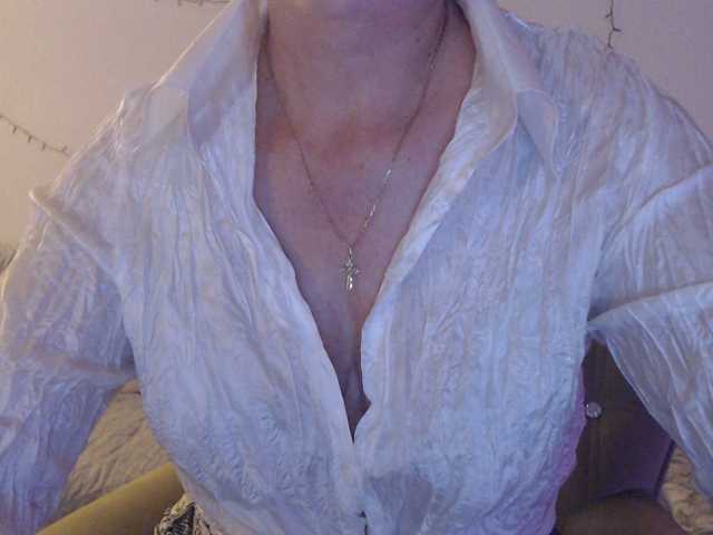 goodSnowQueen's BongaCams show and profile