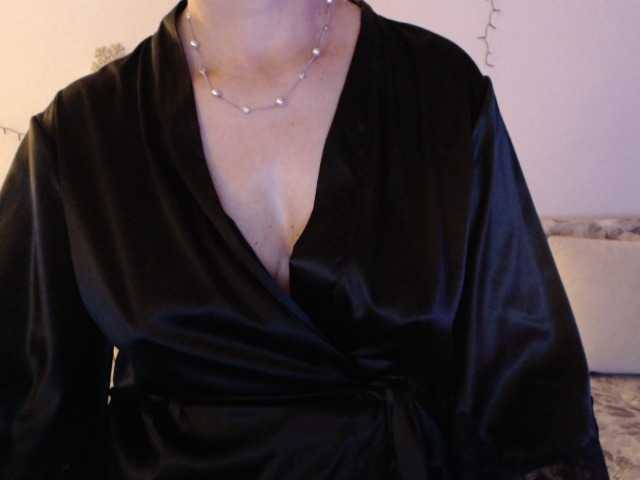 goodSnowQueen live cam on BongaCams