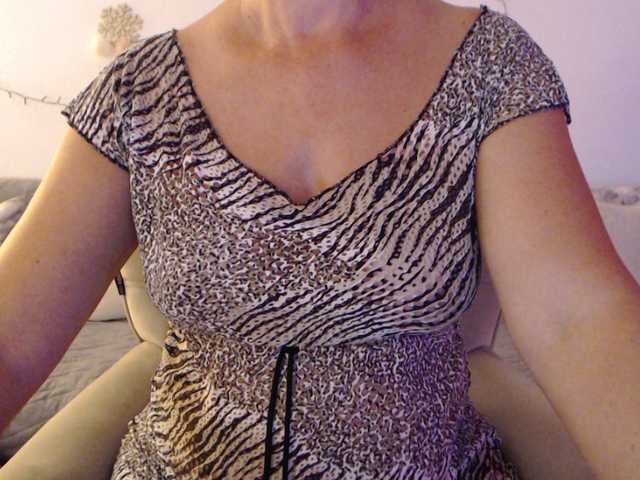 goodSnowQueen live cam on BongaCams