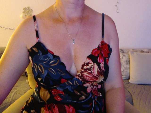 goodSnowQueen live webcam show