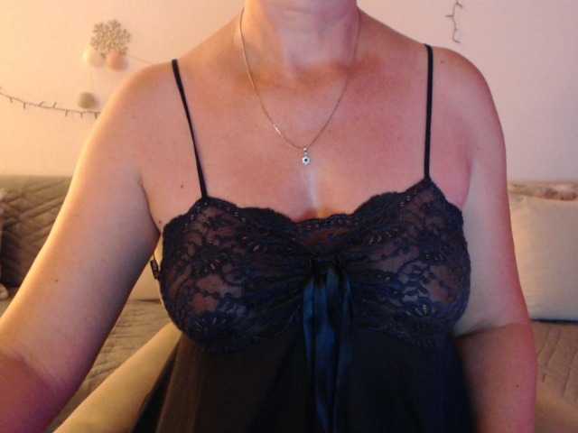 goodSnowQueen live cam on BongaCams