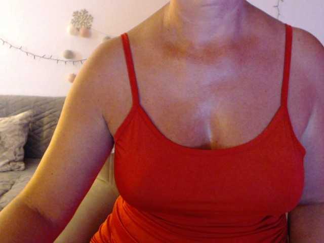 goodSnowQueen live cam on BongaCams