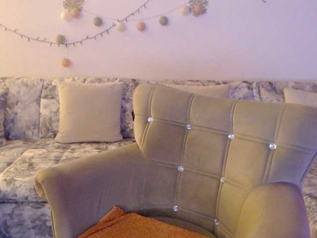 goodSnowQueen, live now on BongaCams