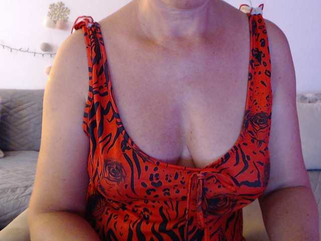 goodSnowQueen live cam on BongaCams