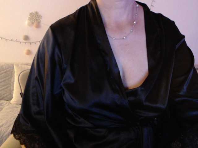 goodSnowQueen live cam on BongaCams