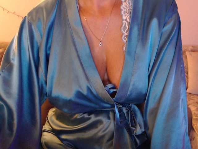 goodSnowQueen live cam on BongaCams