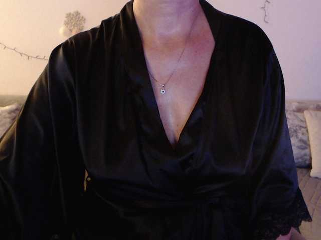 goodSnowQueen live cam on BongaCams