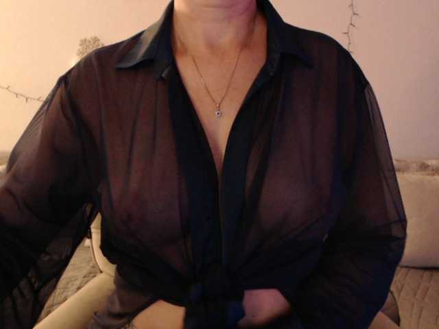 goodSnowQueen live cam on BongaCams