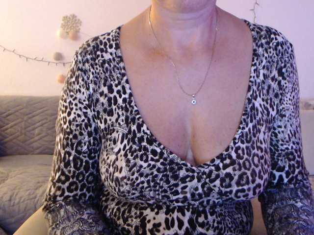 goodSnowQueen live cam on BongaCams
