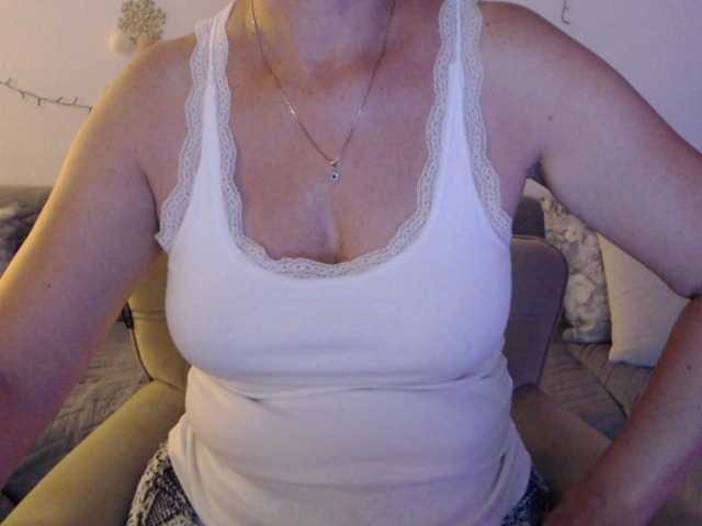 goodSnowQueen live webcam show