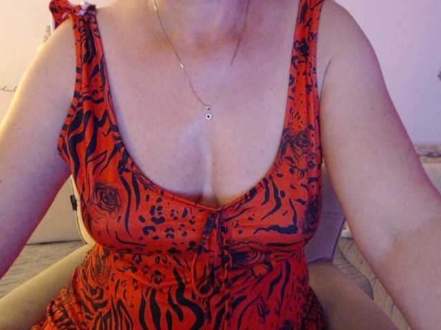goodSnowQueen live cam on BongaCams