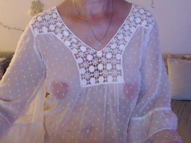 goodSnowQueen live cam on BongaCams