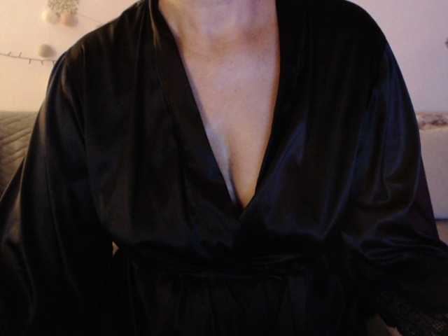 goodSnowQueen live cam on BongaCams