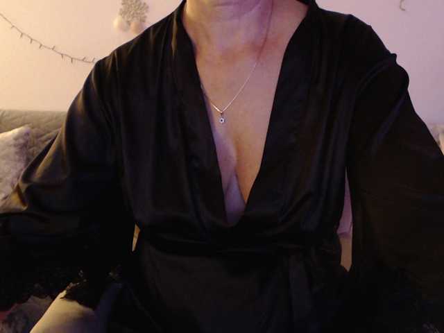 goodSnowQueen live cam on BongaCams