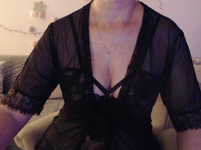goodSnowQueen live cam on BongaCams