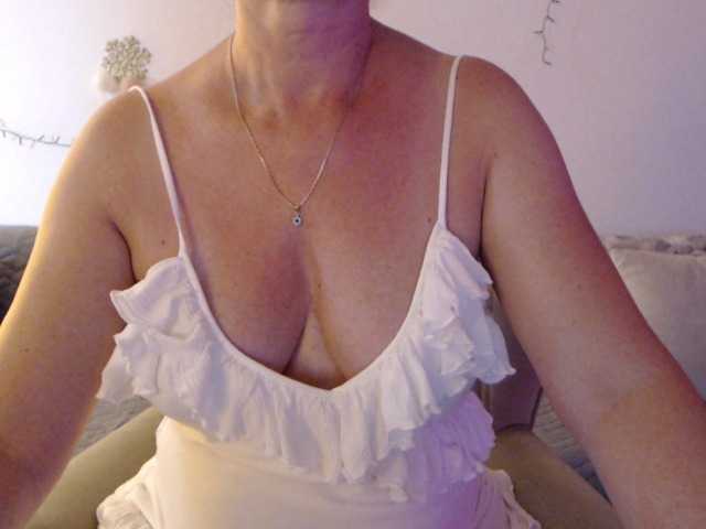 goodSnowQueen live webcam show