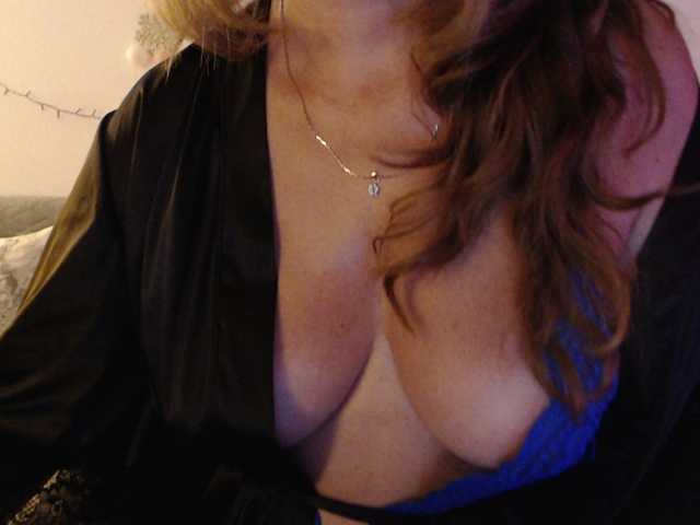 goodSnowQueen live cam on BongaCams