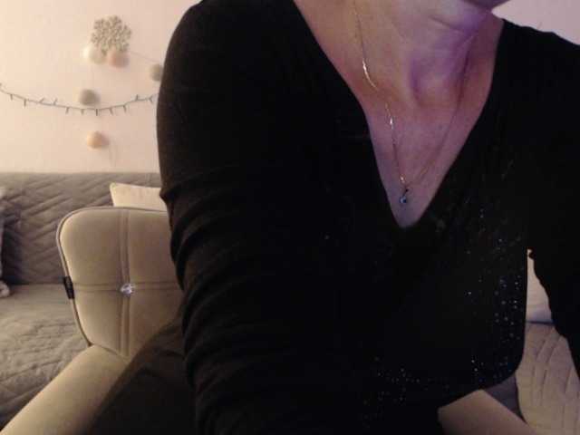 goodSnowQueen live cam on BongaCams