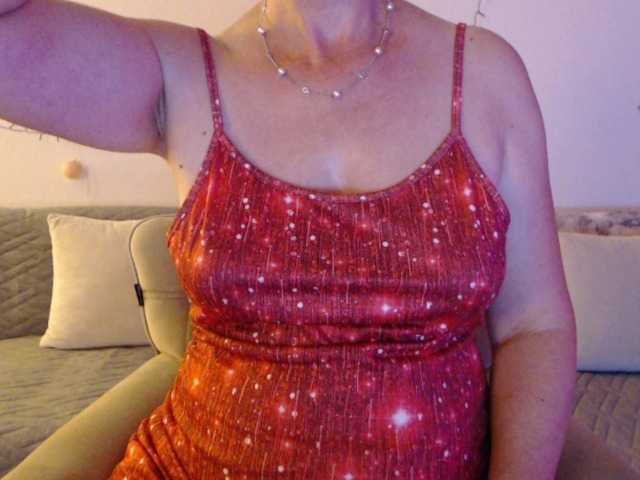 goodSnowQueen live cam on BongaCams