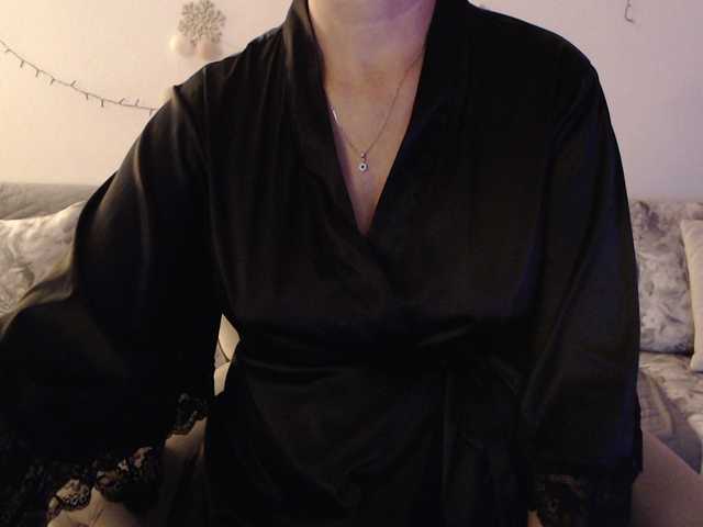 goodSnowQueen live cam on BongaCams