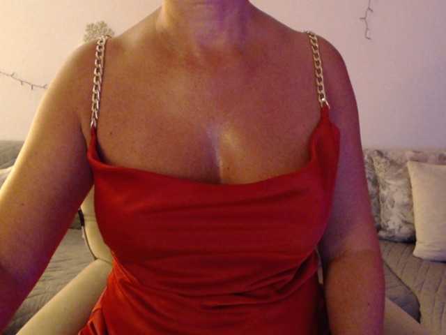 goodSnowQueen live cam on BongaCams
