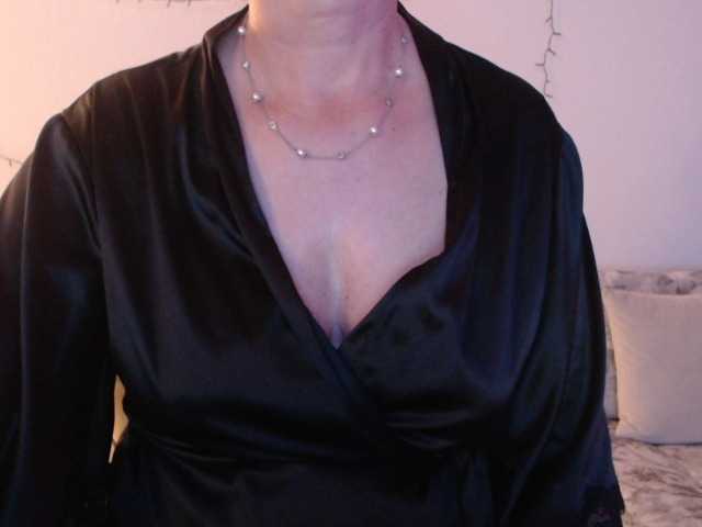 goodSnowQueen's BongaCams show and profile