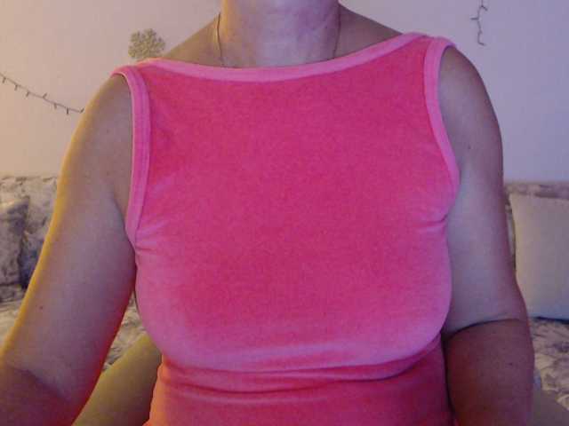goodSnowQueen live cam on BongaCams