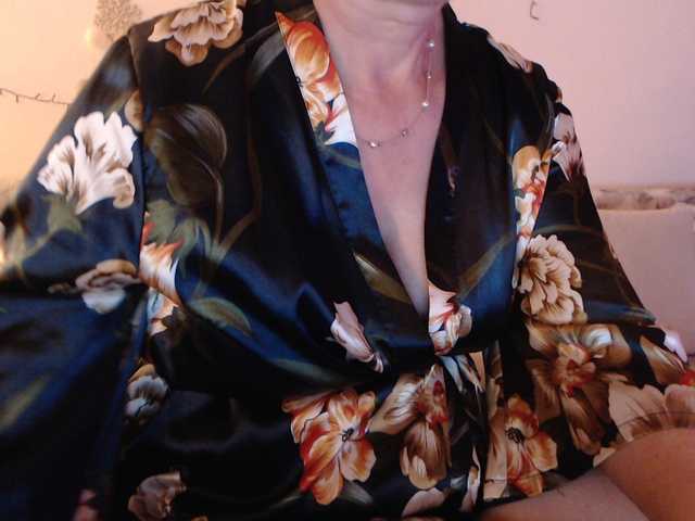 goodSnowQueen live cam on BongaCams