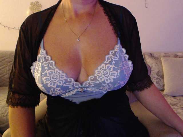 goodSnowQueen live cam preview