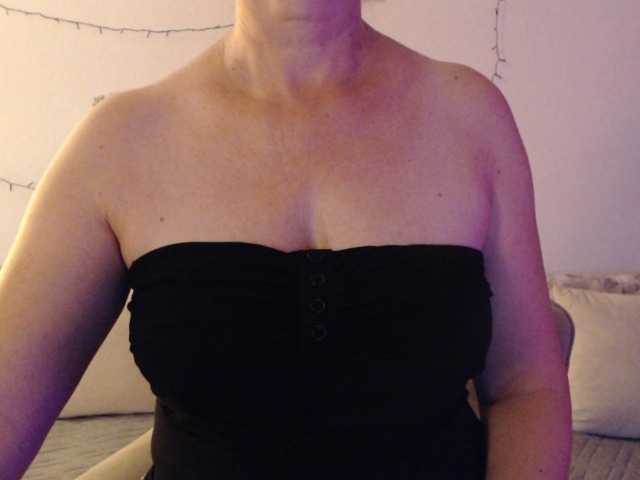 goodSnowQueen live cam on BongaCams