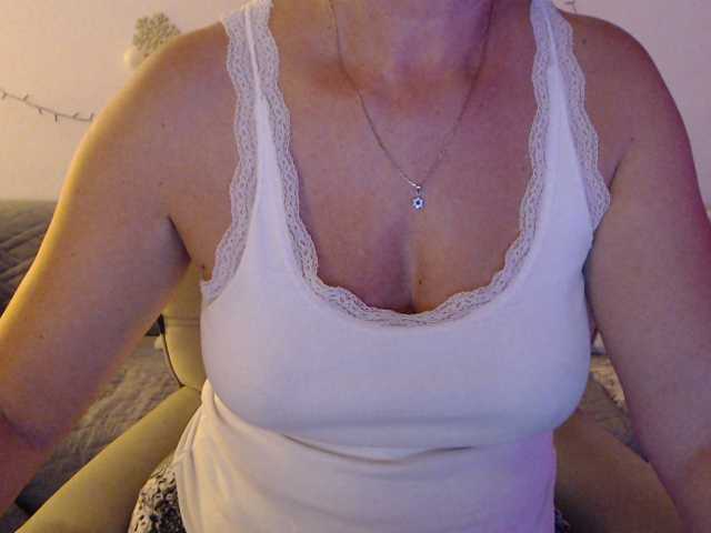 goodSnowQueen live cam preview