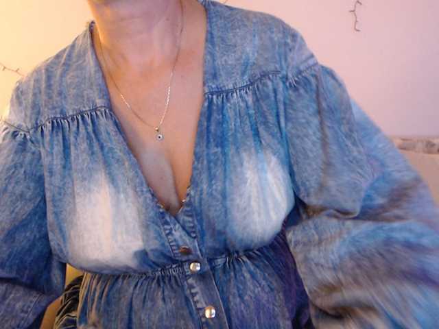 goodSnowQueen live cam on BongaCams