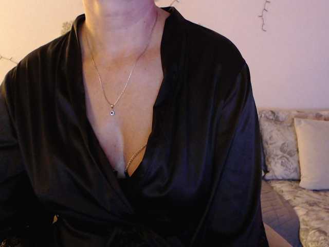 goodSnowQueen live cam on BongaCams