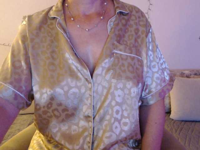 goodSnowQueen live cam on BongaCams