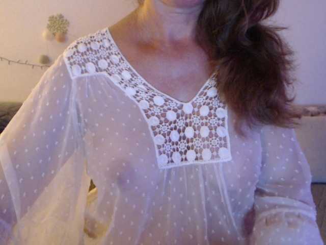 goodSnowQueen live cam on BongaCams
